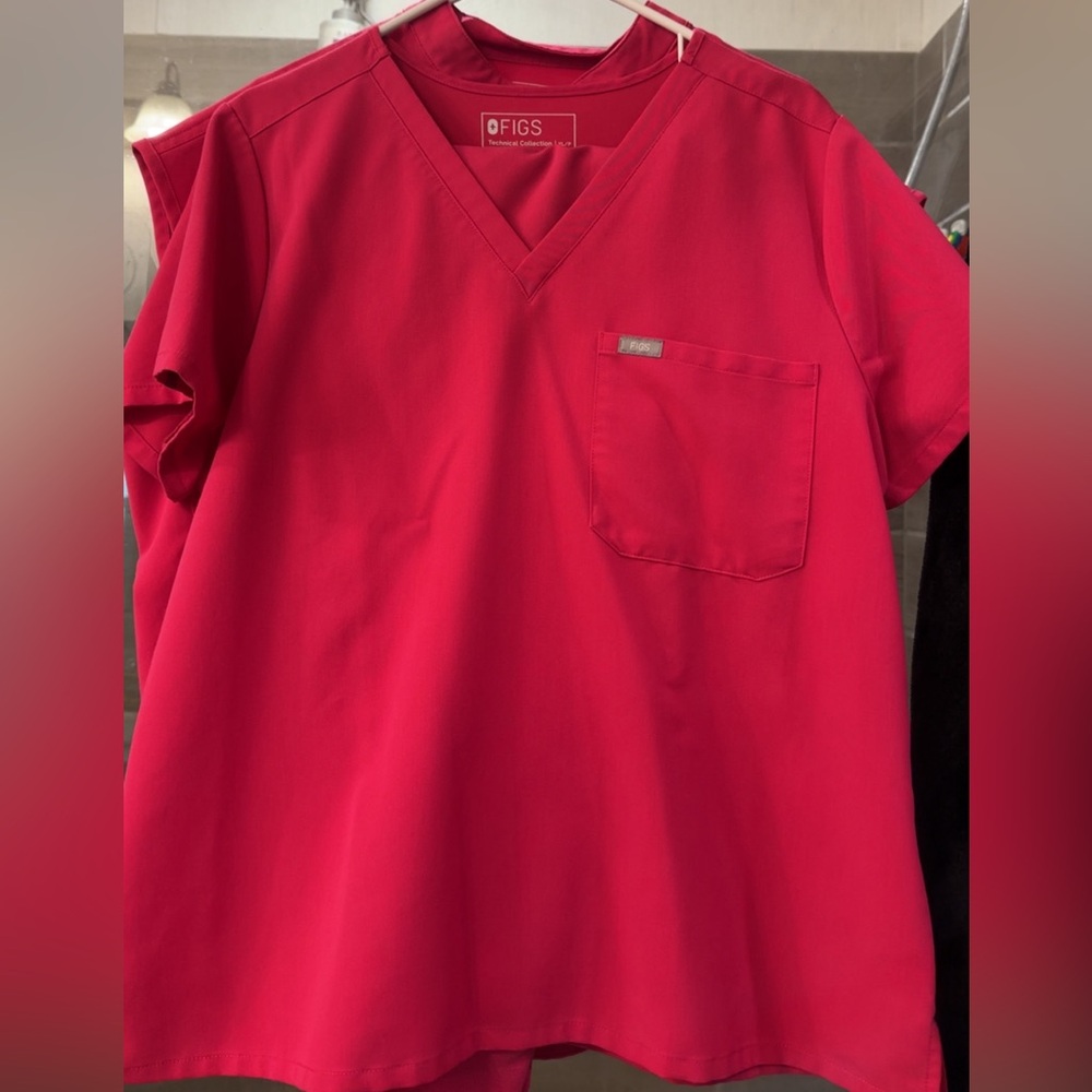 Figs ultra rose scrubs set with 2 tops